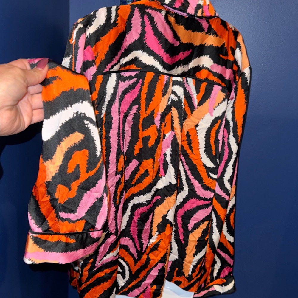 Diane Von Furstenberg- NWOT Satin Feel Zebra Print Blouse | Size Large - Picture 16 of 17